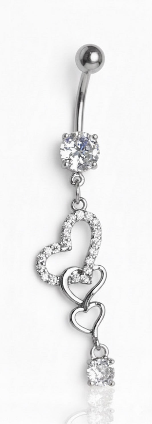 Navelpiercing med hängande hjärtan